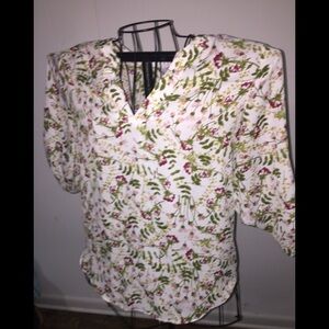 Chaus NY size small pink green burgundy floral‎ 3/4 length sleeve v neck